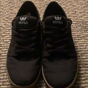 10.5 Black Supras and a brown sole.